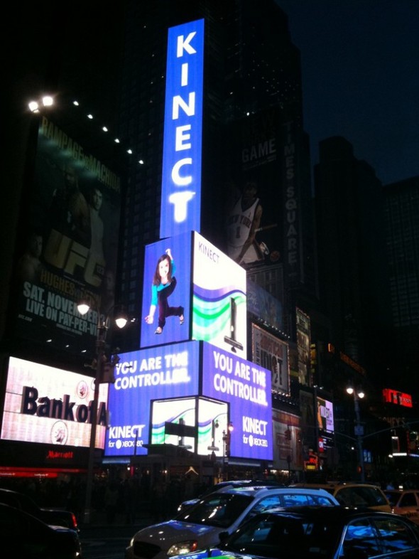 Propaganda do Kinect na Time Square horas antes do lançamento